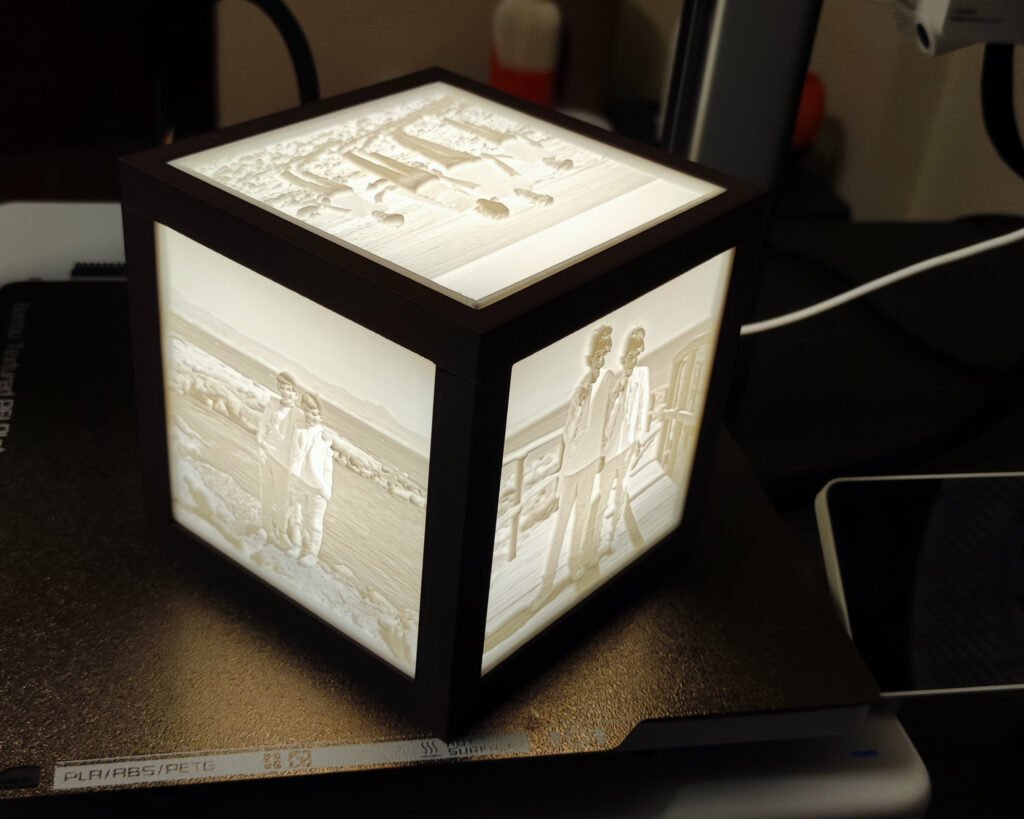 Portafotos LED personalizado cubo 5 fotos efecto litofanía — Chulisim